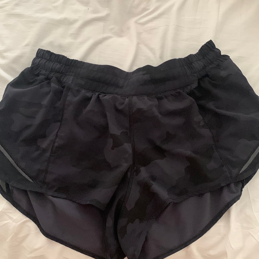 Lululemon Hotty Hot Shorts 2.5”